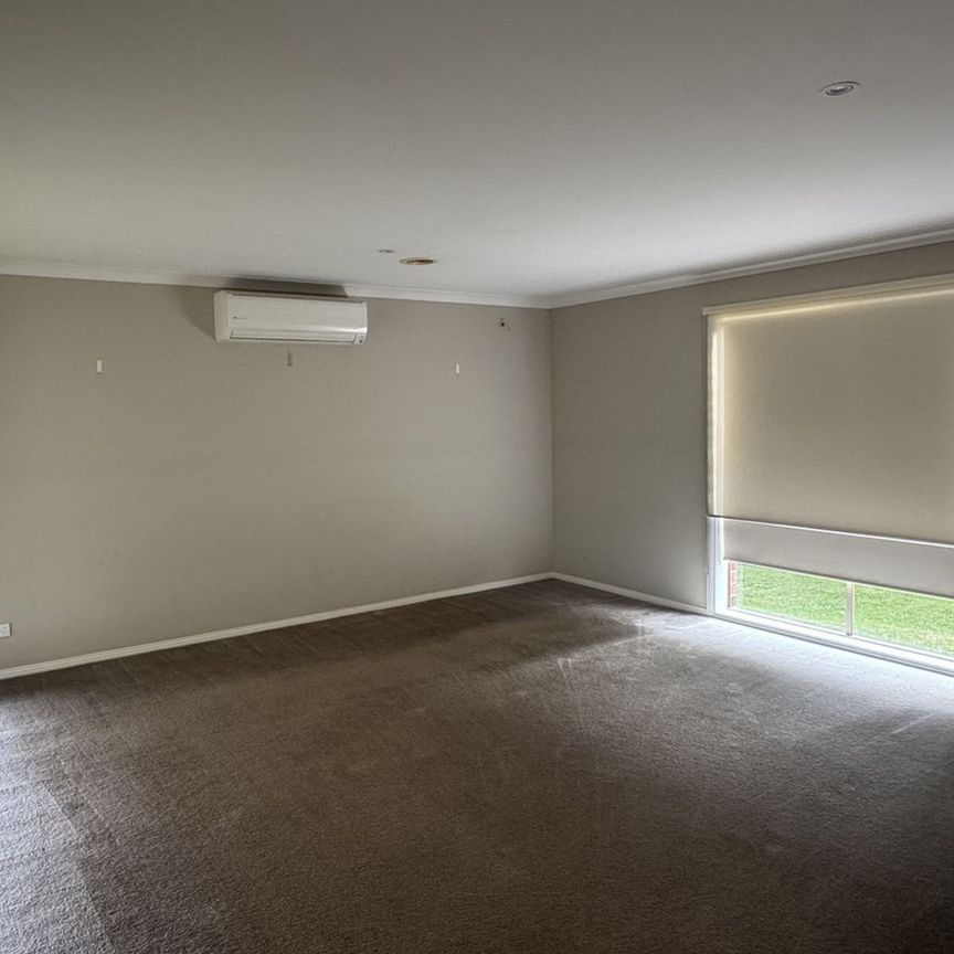 FOUR BEDROOM HOME IN RIVERSLEA BOULEVARD - Photo 1