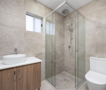 Brand new with premium finishes - Photo 4