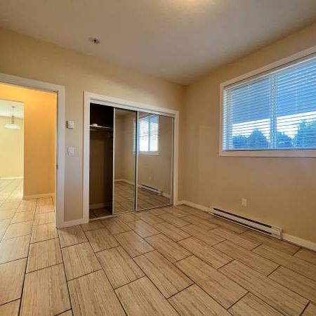 2 bed/1 bath Suite w/ Exclusive Use of Yard - Photo 4