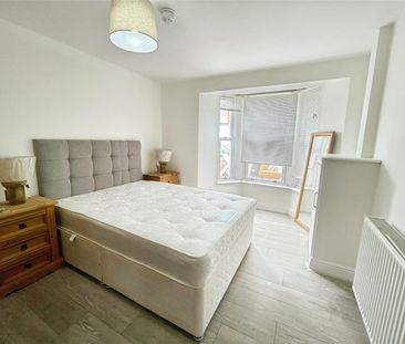 Strode Street, Egham, Surrey, TW20 9BX - Photo 3
