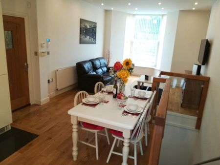 2 bedroom flat to rent - Photo 3