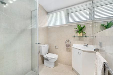 BOUTIQUE VILLA IN PRIZED BEACHSIDE POCKET! - Photo 4