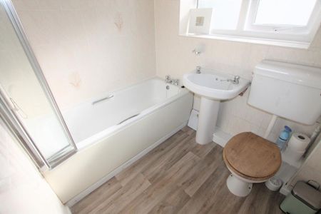 6 bedroom flat to rent - Photo 3