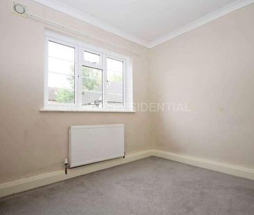 Field Place, New Malden, KT3 - Photo 3