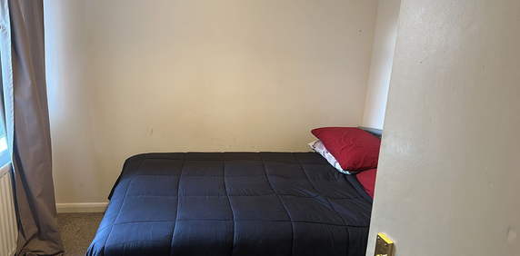 1 bedroom in a house share to rent - Photo 2