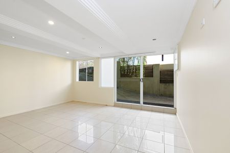 9 Beanga Street, Greenslopes QLD 4120 - House For Rent | Domain - Photo 2