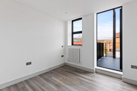 High Street, Horley, RH6 - Photo 4