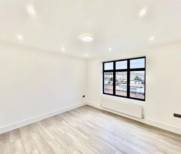 4 bedroom semi-detached house to rent - Photo 2