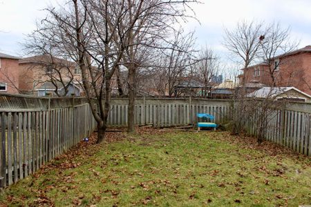 Mississauga Furnished Detached Home for Rent - Stunning 3 Bedroom with City Views, Private Garden, and Garage - Photo 5