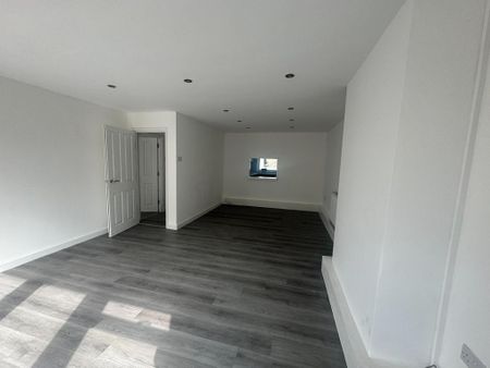 3 bedroom flat to rent - Photo 5