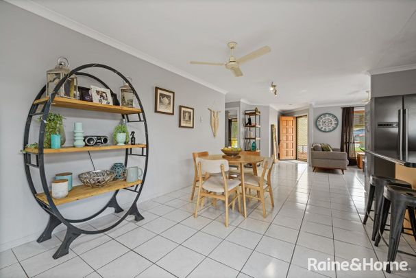 MODERN FOUR BEDROOM HOME IN THE HEART OF GLADSTONE! - Photo 1
