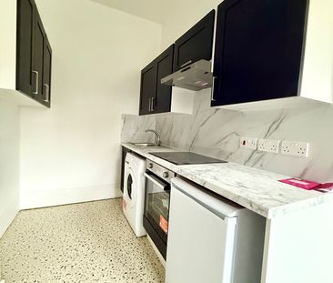 1 Bed Flat, Streathbourne Road, SW17 - Photo 3