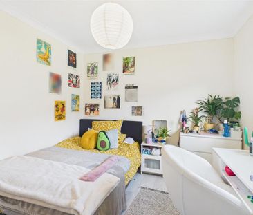 4 bedroom semi-detached house to rent - Photo 3