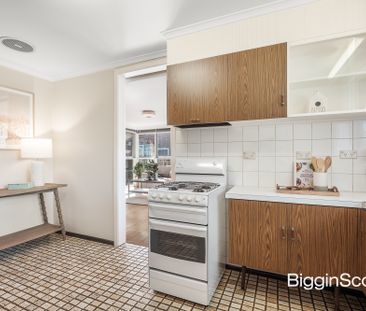 Classic, Comfortable Living Close to Monash University - Photo 4