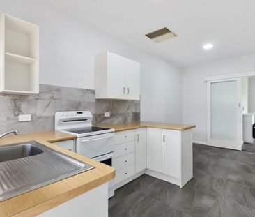 Renovated Homette! - Photo 6
