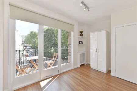 1 bedroom flat in London - Photo 5