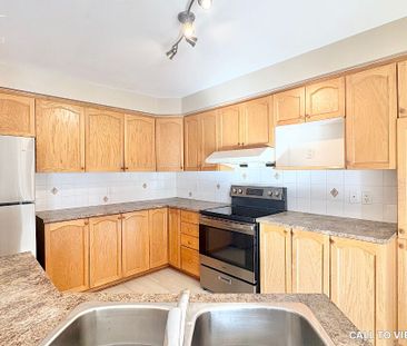 ELEGANT 3-BEDROOM FREEHOLD TOWNHOUSE WITH MODERN FINISHES - Photo 4