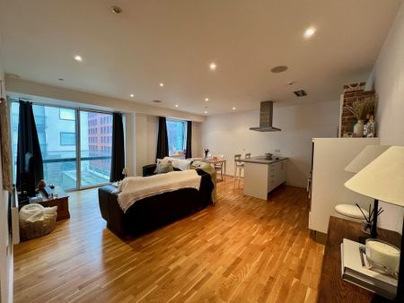 2 bedroom Apartment to let - Photo 3