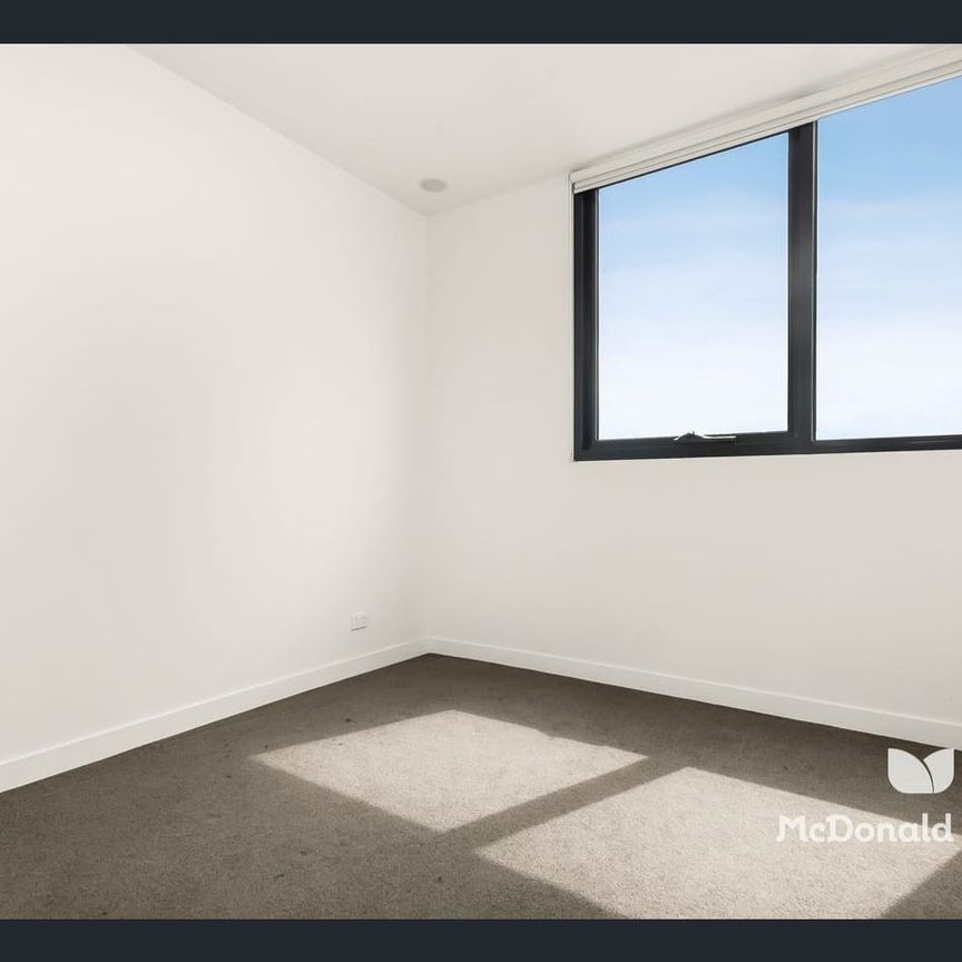 Live The High Life - Photo 1