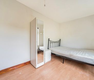 5 bedroom semi-detached house to rent - Photo 2