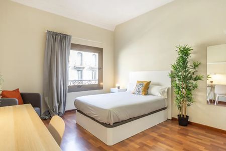 Via Laietana, Barcelona, Catalonia 08003 - Photo 2