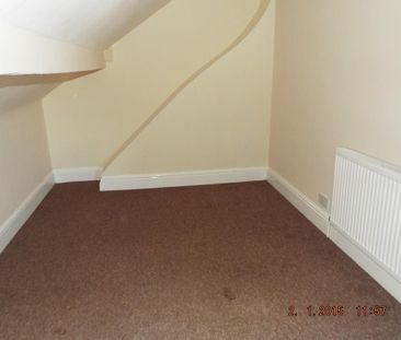 3 bedroom flat to rent - Photo 3