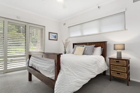 Charming Home With Flexible Floorplan & Pool - Photo 5