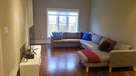 For Lease - 2434 Whistling Springs Crescent, Oakville, Ontario - Photo 2