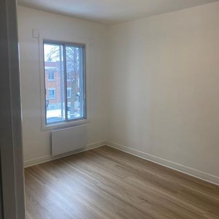 Métro Fabre (à côté) ligne bleue grand 5 1/2 rénové - Photo 3