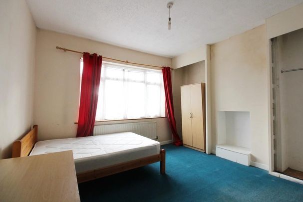 4 bedroom semi-detached house to rent - Photo 1