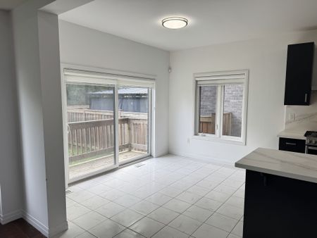 For Lease - 40 Lexington Avenue, Hamilton, Ontario - Photo 3