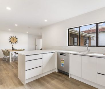 Somerville - Photo 2