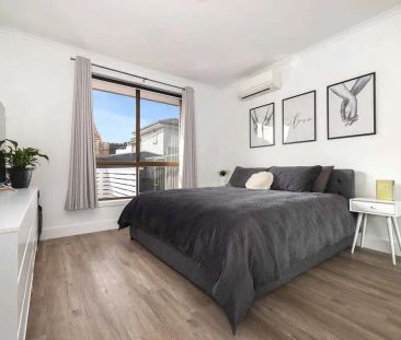 “Modern 3-Bedroom Unit in Prime Pascoe Vale Location – Low Maintena... - Photo 6