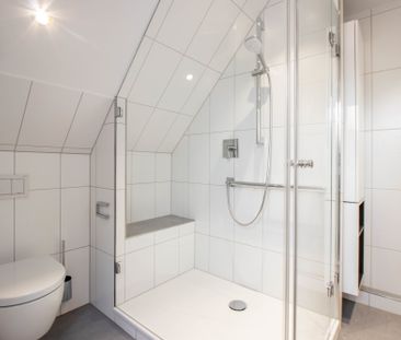 Top renovierte 3 Zimmer Dachgeschosswohnung mit Balkon und Einbaukü... - Photo 6