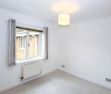 3 bedroom flat to rent - Photo 3