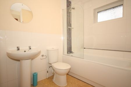 Hawkswell Walk, Woking - Photo 4