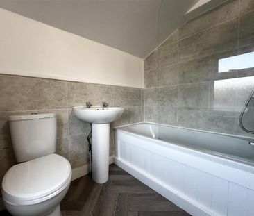 2 bedroom terraced house to rent - Photo 4