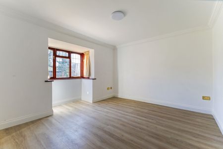 5 bedroom detached house to rent - Photo 2