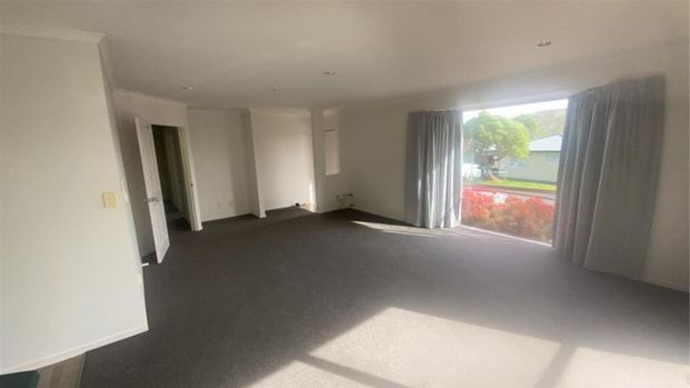 Modern Living - Photo 1