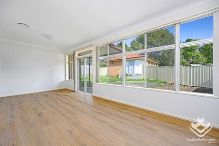 Stunning Family Home with Convenience at your Doorstep! - Photo 4