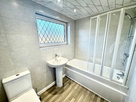 Cover Drive - Photo 4