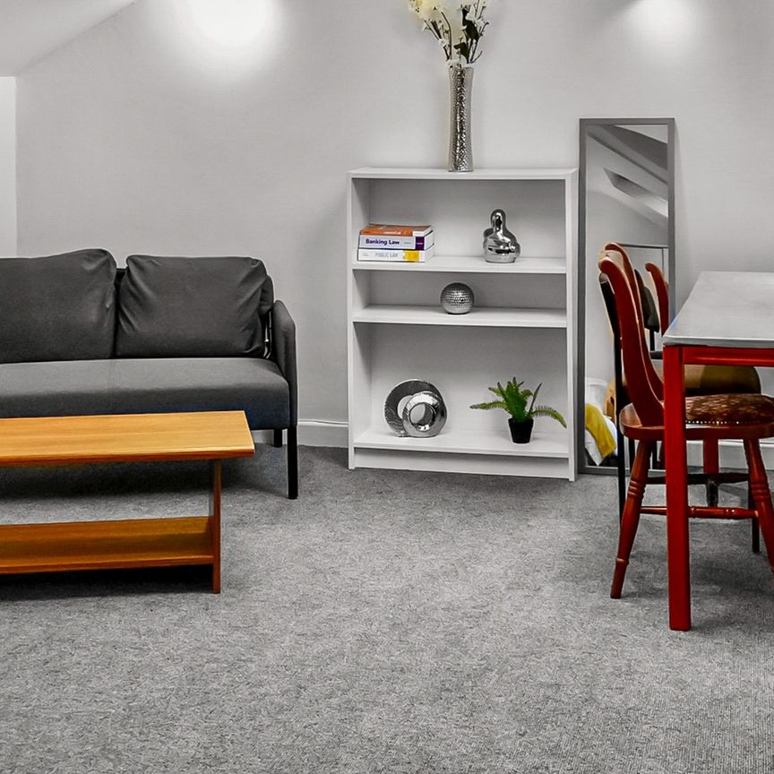 Bedsit, Waverley Road, BS6 - Photo 1