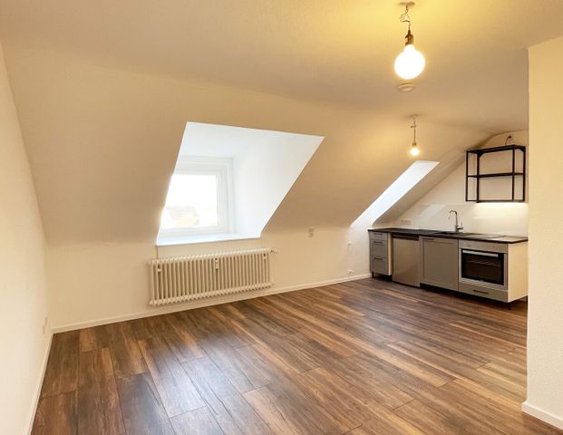 Traumhafte Dachgeschosswohnung mit Weitblick und moderner Ausstattung! - Photo 1