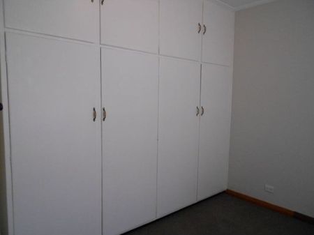 Lovely Three Bedroom Home! - Photo 4