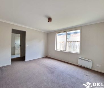 Ideal Family Home in Tarneit - Photo 6