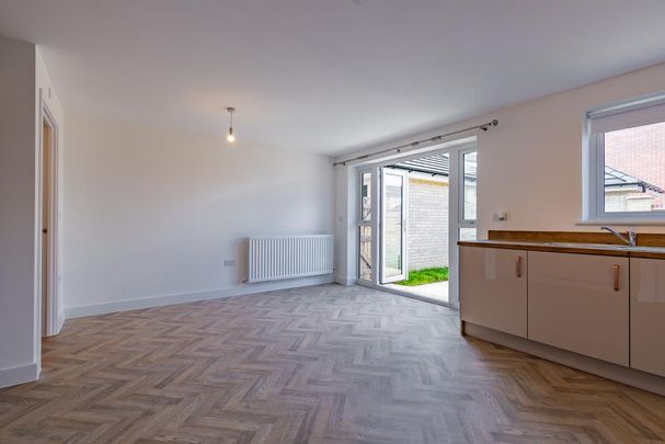 5 bedroom semi-detached house to rent - Photo 1