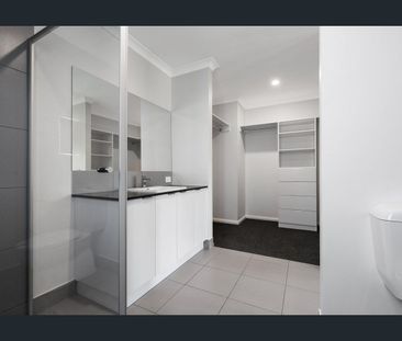 Modern Family Living in Wirlinga - Photo 5