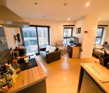 Studio to rent - Photo 2