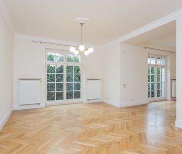 Reprezentacyjna Rezydencja na Starym Mokotowie - Photo 1