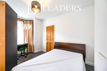 3 bedroom house to rent Percy Road, Southsea, PO4 - Photo 4